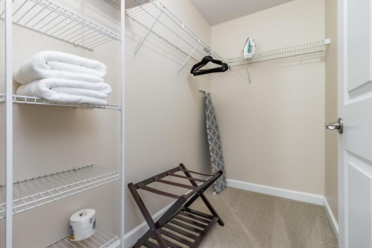 Contemporary Stay In Central Peoria Exterior photo